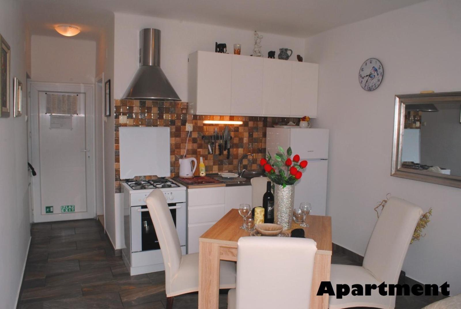 Sunshower Apartment And Studio Split Eksteriør bilde
